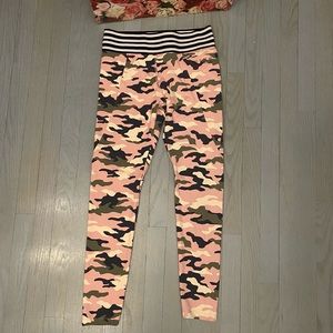 🌸VS PINK ULTIMATE CAMO LEGGINGS🌸